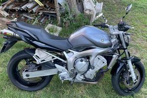 Moto Yamaha FZ6