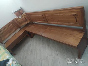 Panca in legno ad angolo