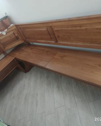 Panca in legno ad angolo