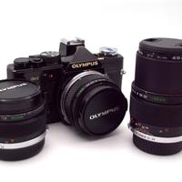 KIT OLYMPUS OM-2 CON TRE LENTI 28 - 50 - 135
