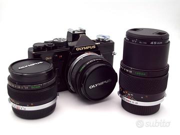 KIT OLYMPUS OM-2 CON TRE LENTI 28 - 50 - 135