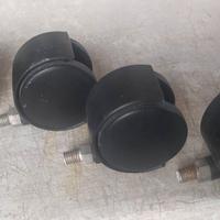 rotelle in plastica nere