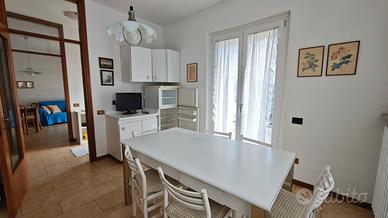 Merone: ampio bilo con giardino e posto auto