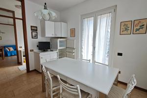 Merone: ampio bilo con giardino e posto auto