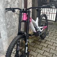 bici downhill commencal supreme v4 2022