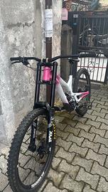 bici downhill commencal supreme v4 2022