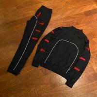 Trapstar– Completo tecnico ricamato Red & Black