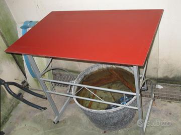 Tavolino metallo con supporto vetro