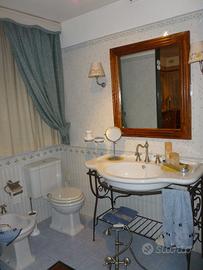 MOBILI E SANITARI BAGNO