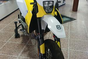 Husqvarna 701 supermoto (nuova)