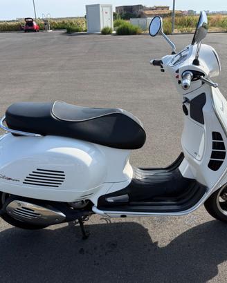 VESPA GTS 300 CON PASSAGGIO E GARANZIA