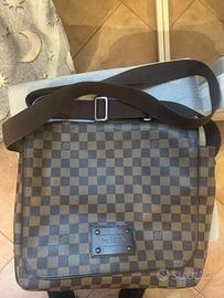 Borsa a tracolla usata da Uomo di Louis Vuitton in Grigio