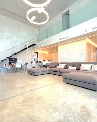 Villa di 5580 m² con più di 5 locali e box auto do