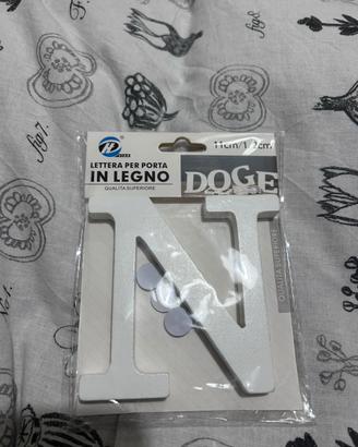 Lettera “N” in legno