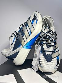 Adidas: modello running Light Blaze
