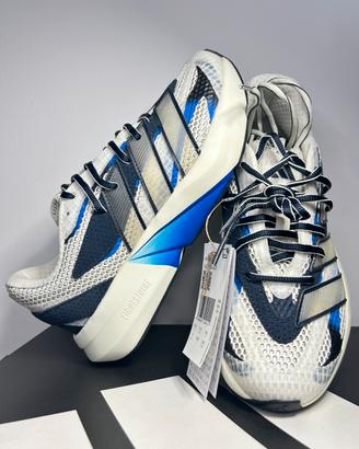 Adidas: modello running Light Blaze