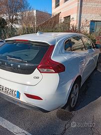 Volvo v 40