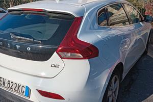 Volvo v 40