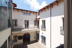 Palazzo / Stabile di 900 m² a Santa Maria Capua Ve