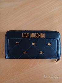 Portafoglio Love  Moschino. 