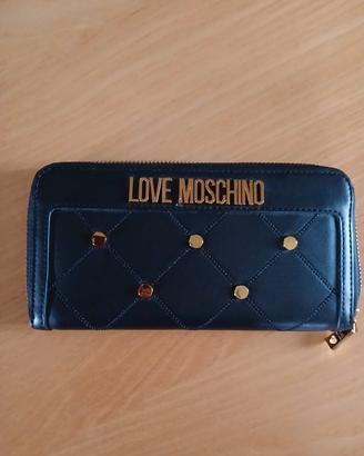Portafoglio Love  Moschino. 