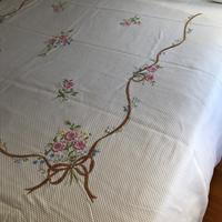 Coperta in piquet di cotone écru ricamata