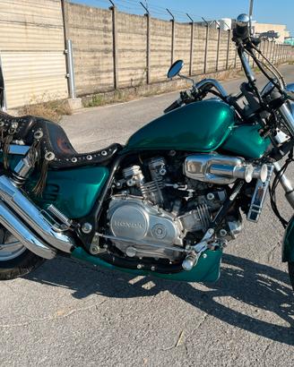 Honda VF custom 750