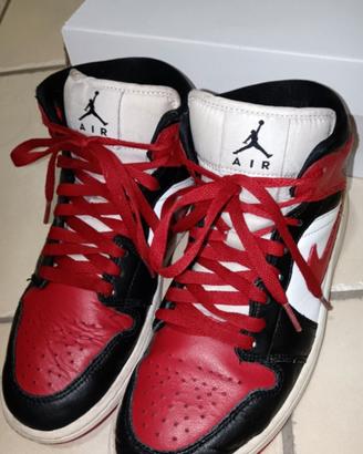 NIKE AIR JORDAN 1