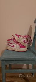 Nike Air Jordan 1 Mid Fire Pink