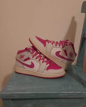 Nike Air Jordan 1 Mid Fire Pink
