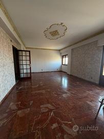 V/1350 Ampio appartamento al quarto piano