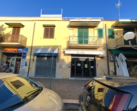 Locale commerciale di 100 mq e 35mq centro città