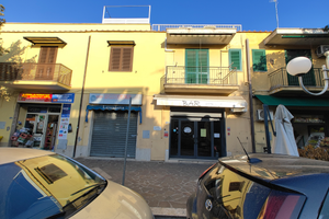 Locale commerciale di 100 mq e 35mq centro città