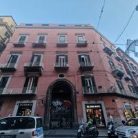 Via Toledo - Trilocale luminoso in stabile d'epoca