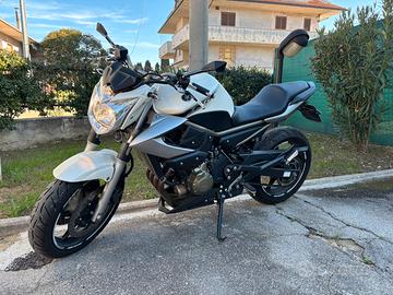Moto Yamaha XJ6