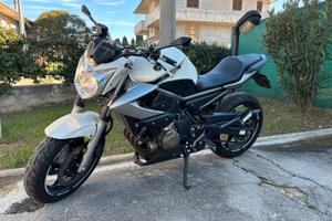 Moto Yamaha XJ6