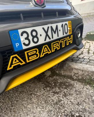 Scritta Abarth per griglia paraurti anteriore