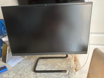Monitor computer Lenovo con tastiera e mouse