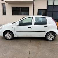 FIAT Punto 1.3 multijet van 4 posti