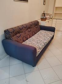 divano più poltrona più tavolino