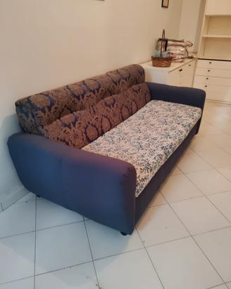 divano più poltrona più tavolino