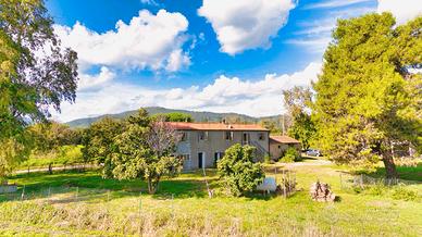 Casale  in Toscana  in provincia di GR