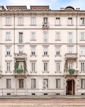 Appartamento di 290 m² con più di 5 locali a Milan