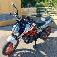 Moto KTM Duke 390