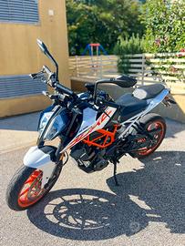 Moto KTM Duke 390