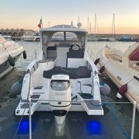Barca a motore