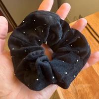 Scrunchie in Velluto Nero con Punti Luce