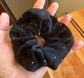 Scrunchie in Velluto Nero con Punti Luce