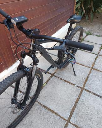 Bicicletta Rockrider Explorer 500
