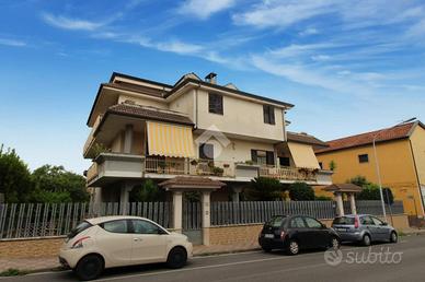 VILLA A SCHIERA D'ANGOLO A CASAGIOVE